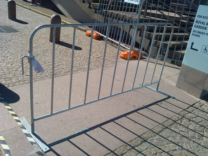 32mm wall thickness 1.00mm Crowd Control Barriers For United Kingdom Market Pre-galvanized