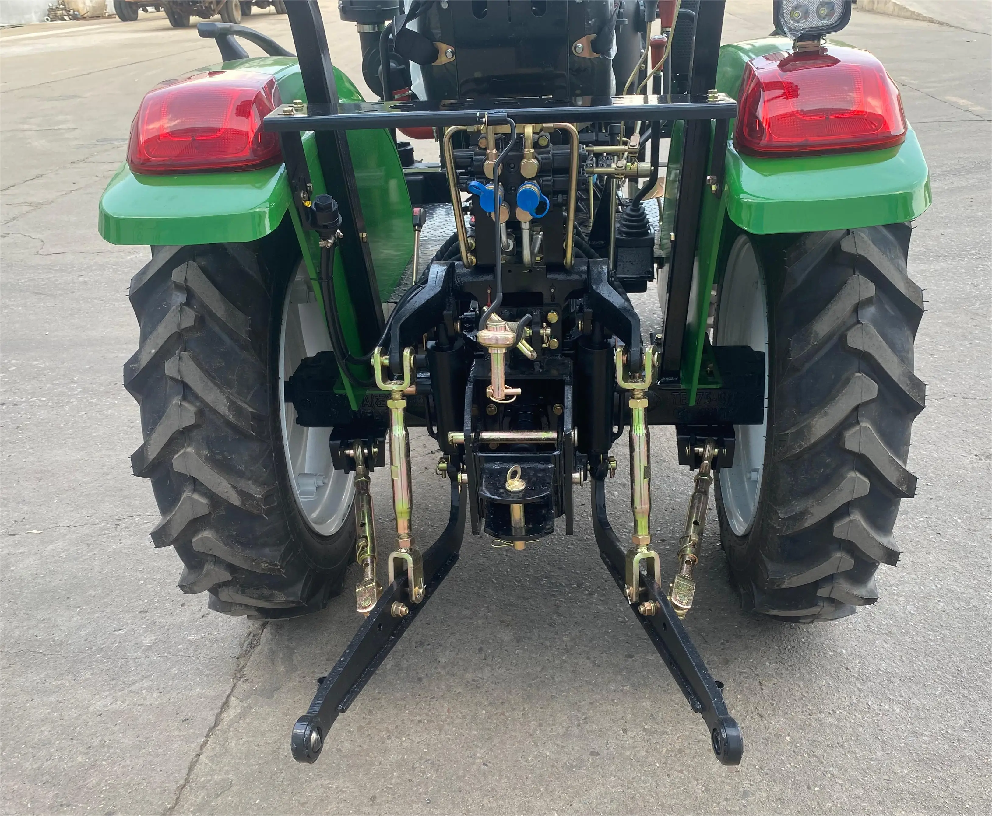 Open Rops Canopy 30HP Tractor with ROPS Canopy Basic Protection for Open Field ...