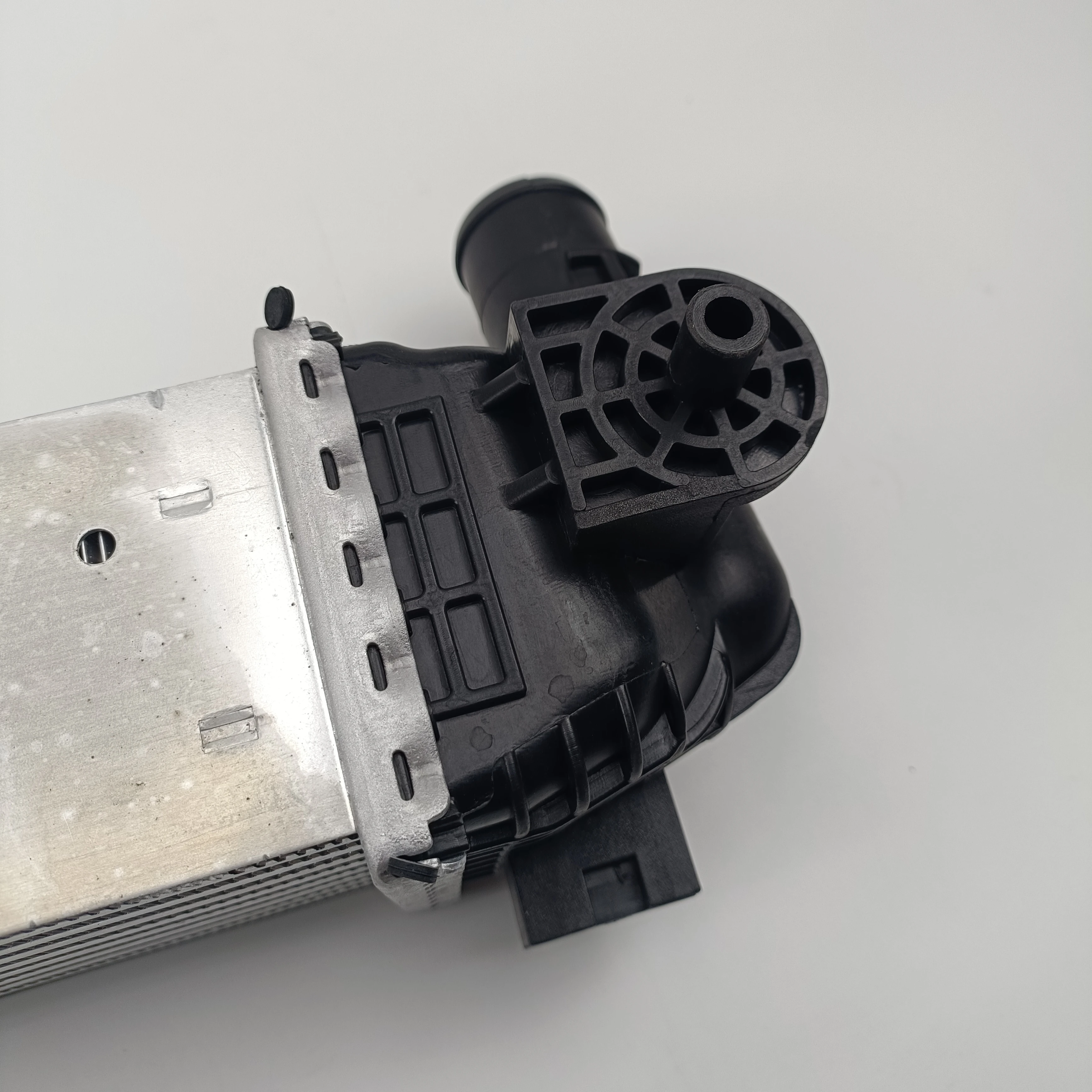 Intercooler 10100391 10910670 is suitable for ROEWE RX5| Alibaba.com 