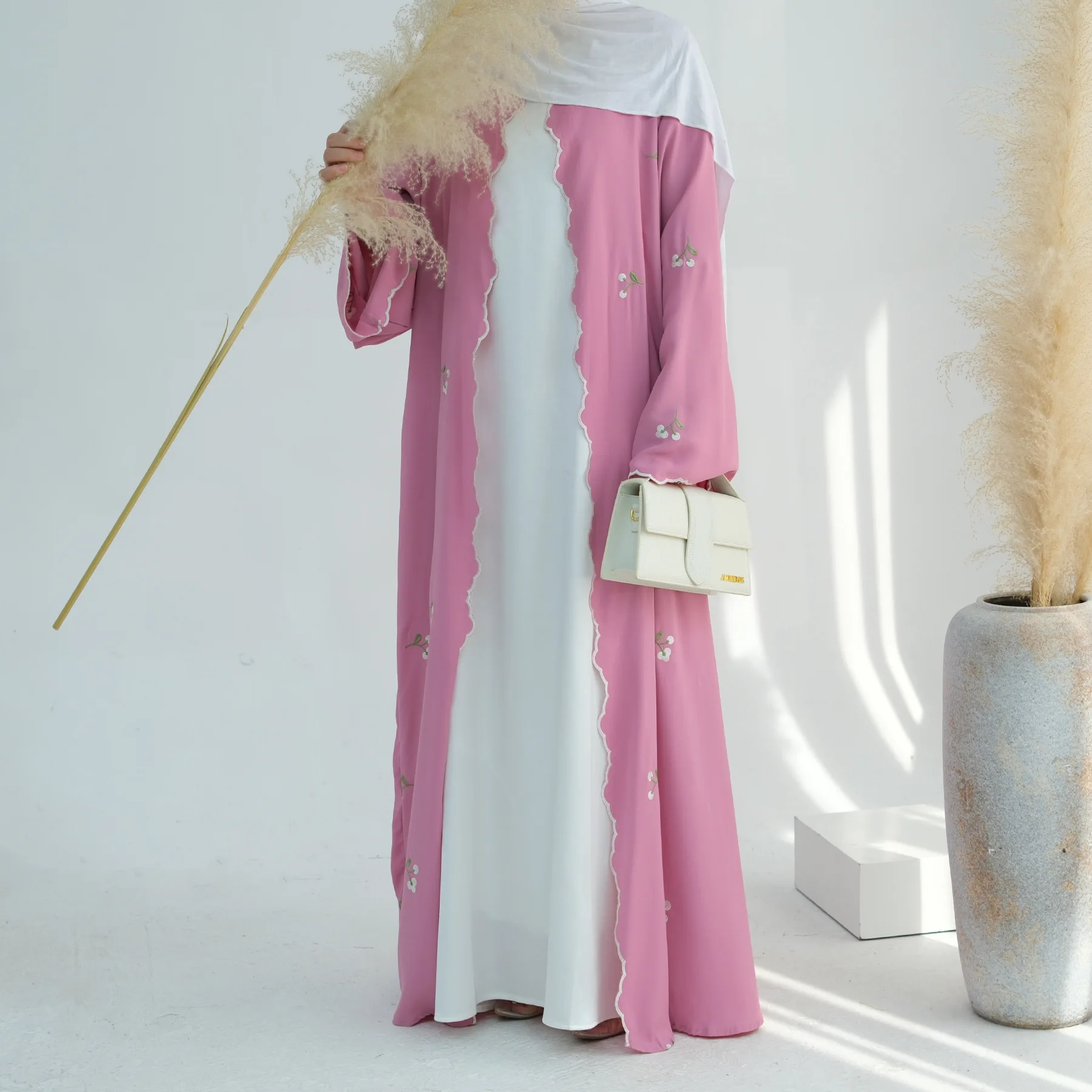 2024 Latest Design Elegant Flower Embroidery Front Open Abaya Dubai Turkey Middle East Muslim Abaya Sexy Dress Breathable Robe