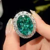 Bague verte Parra taille ouverte coupe nid d'oiseau