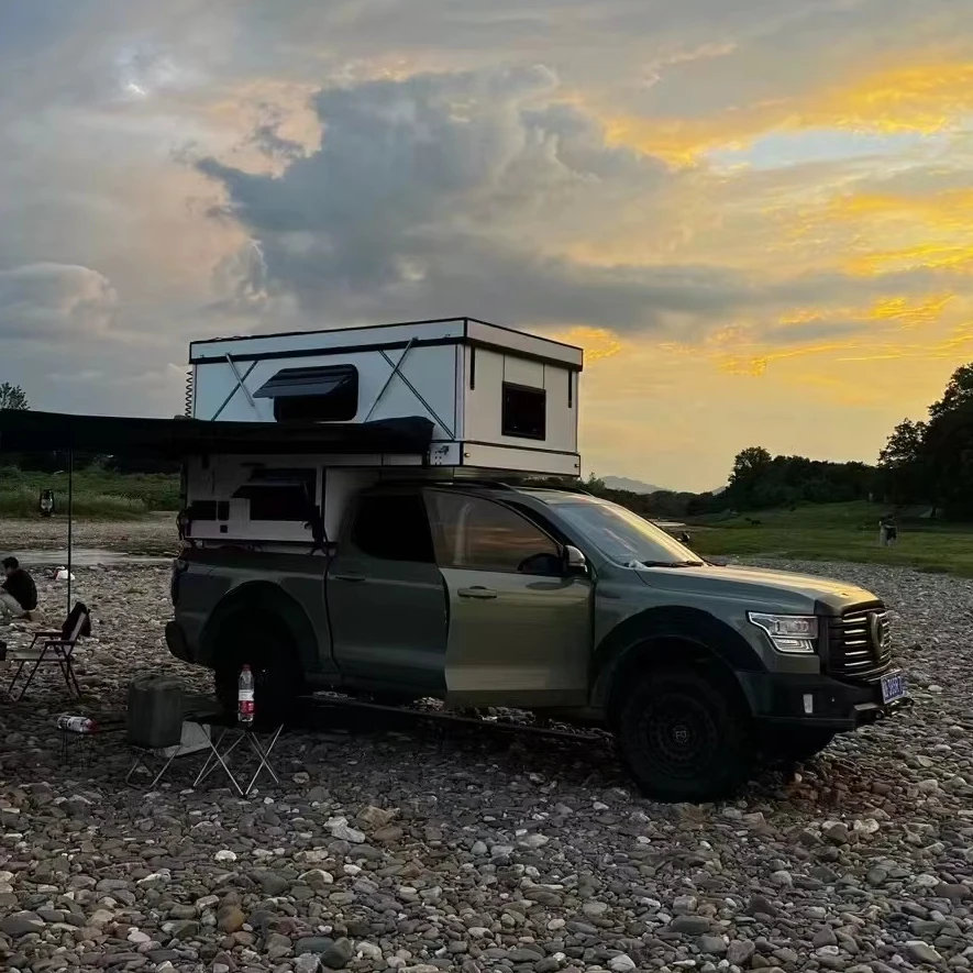 Camper de Alta Qualidade, Leve, no Estilo Slide-On com Cozinha Deslizante, Sanitário Interno e Reboque Dobrável para Uso em Caminhão Pick-up