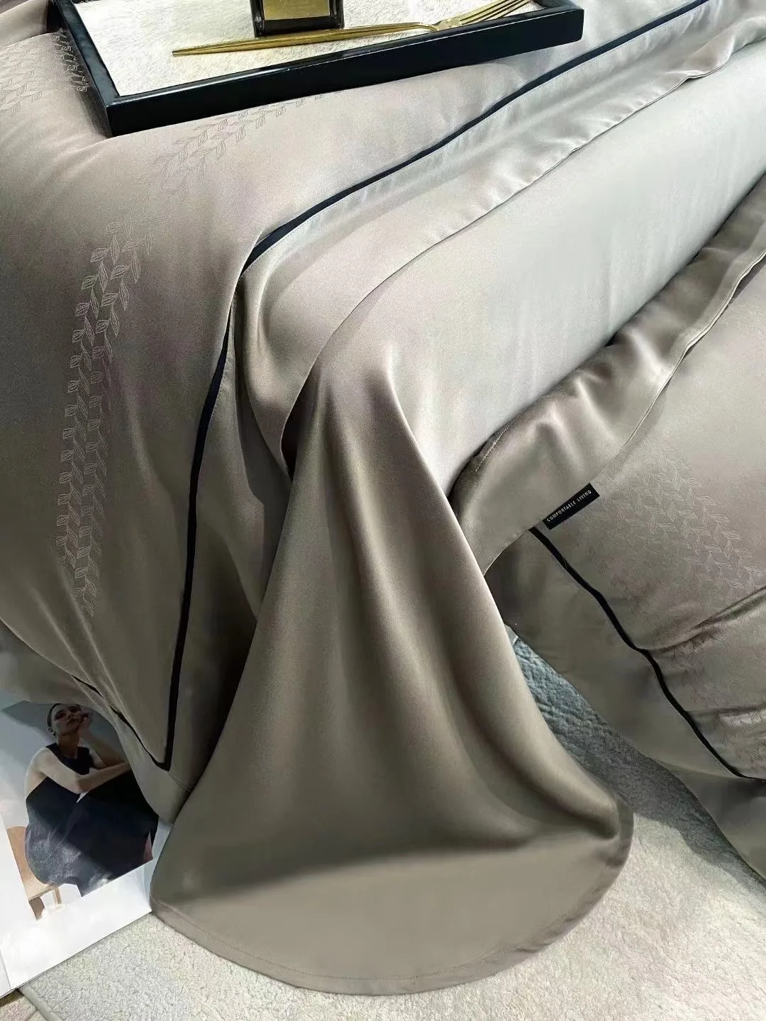 Jacquard Vegan Silk Tencel Eucalyptus Fiber Summer Quilt Set Pillowcase