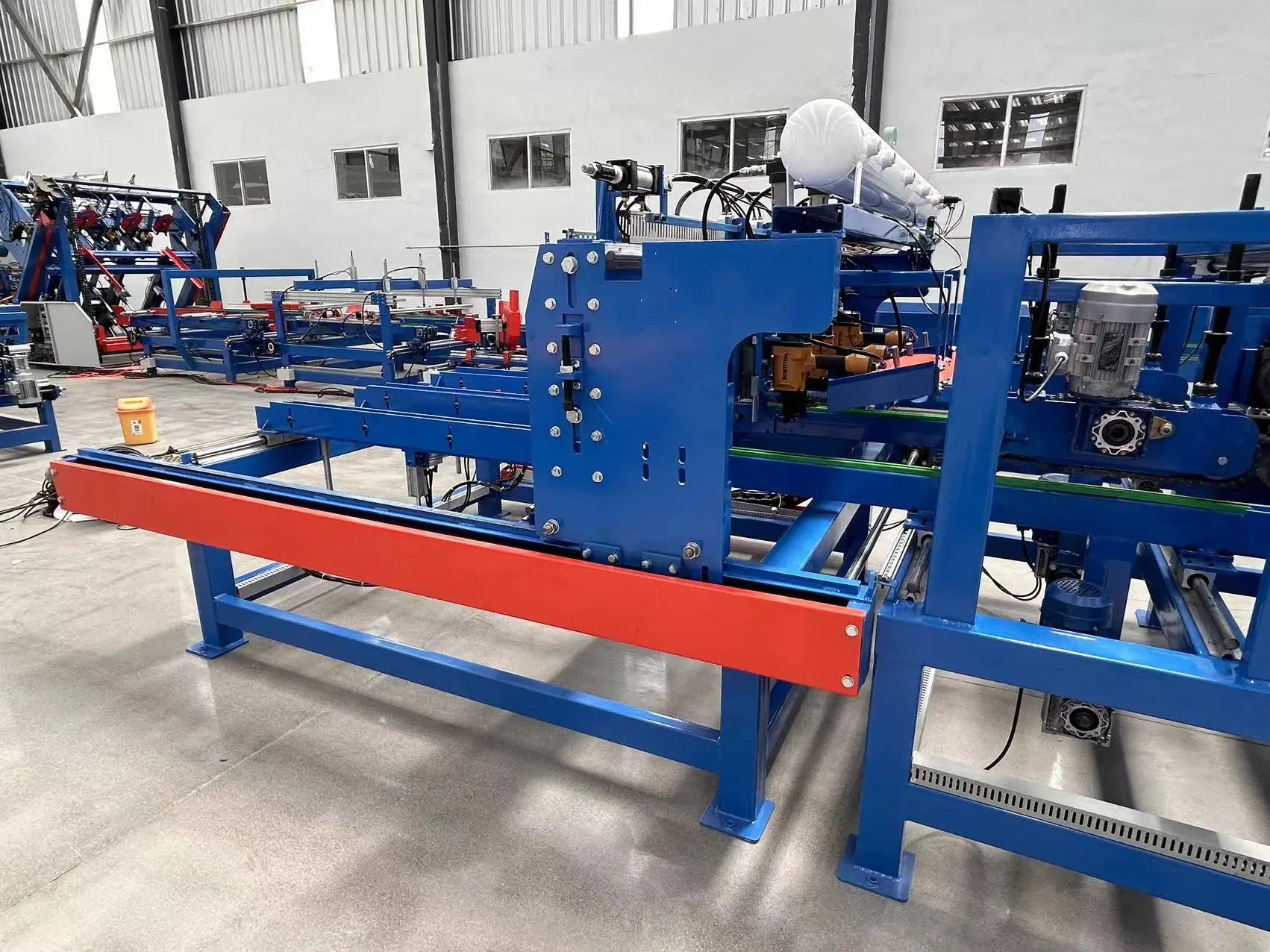 Easy-to-Operate Wood Pallet Nailing Machine