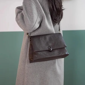 Luxury Brand New Fashionable Women's Shoulder Bag Trendy Design with Cover Closure Direct Factory Supply