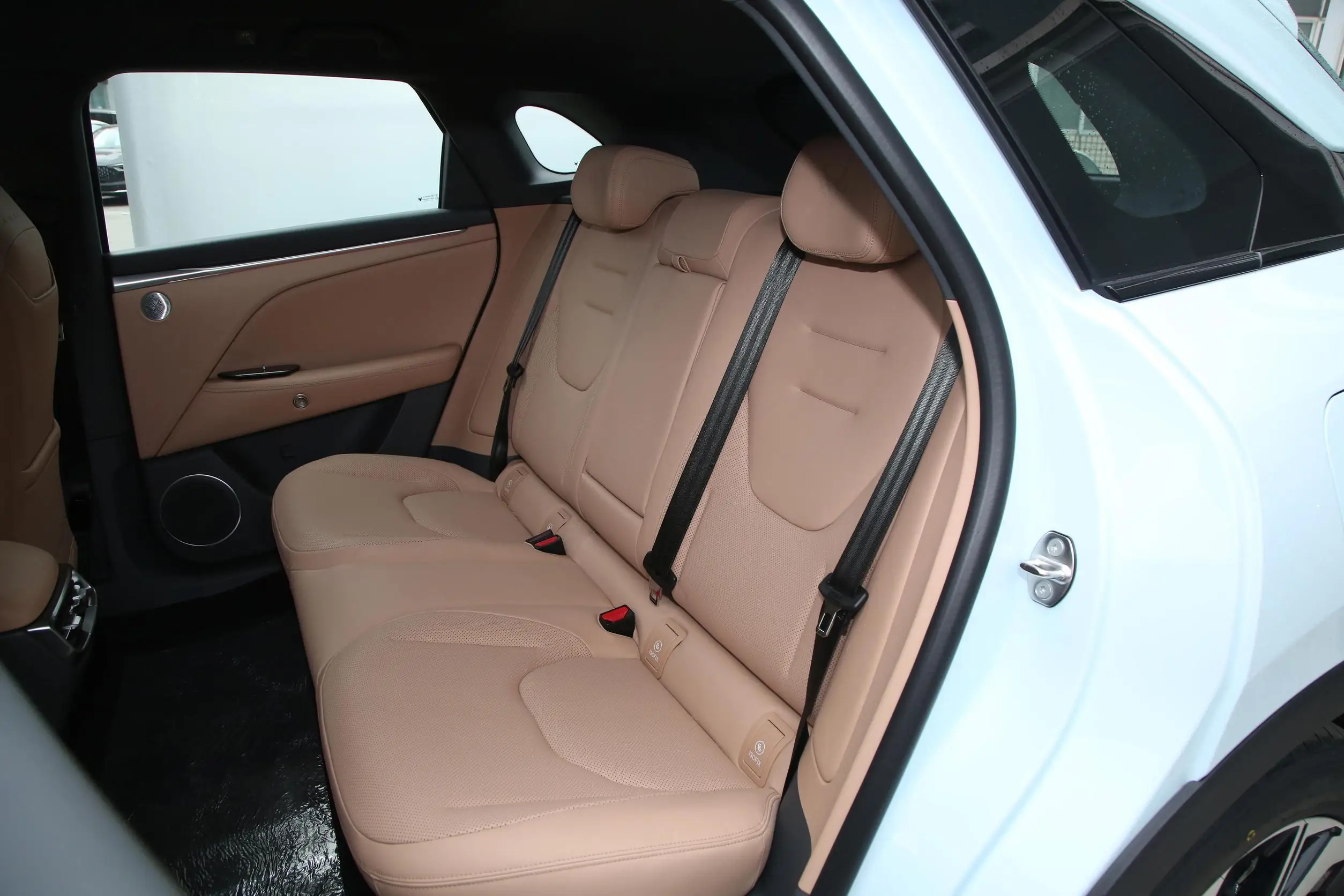 ARCFOX Alpha T5 2024 Stylish Midsize SUV Electric Car
