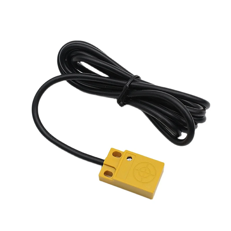 Cảm biến tiệm cận dòng Omron TL-W5MC1 mới, chính hãng. Với độ nhạy cao và khả năng chống nhiễu tốt, cảm biến cung cấp khả năng phát hiện vật thể kim loại ổn định. Kích thước nhỏ gọn, được sử dụng rộng rãi trong cảm biến vị trí và điều khiển đếm thiết bị tự động hóa.