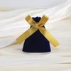 Cinta dorada de pelo largo azul