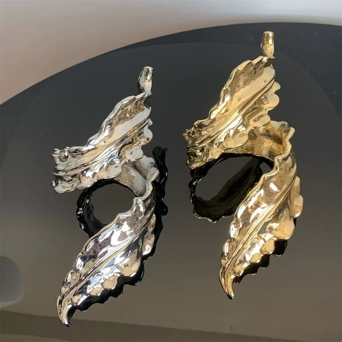 product 2025 european and american liquid simple style wrapped leaf elegant bracelet korean jewelry luxury designer jewelry for women-3