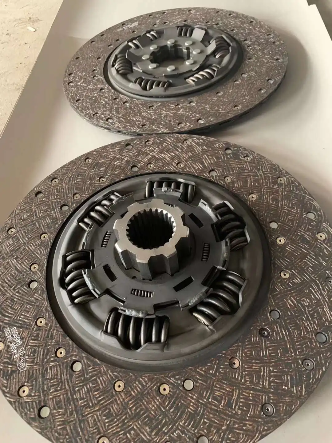 Heavy Duty Clutch Plate 21646620 1878007368 for Trucks
