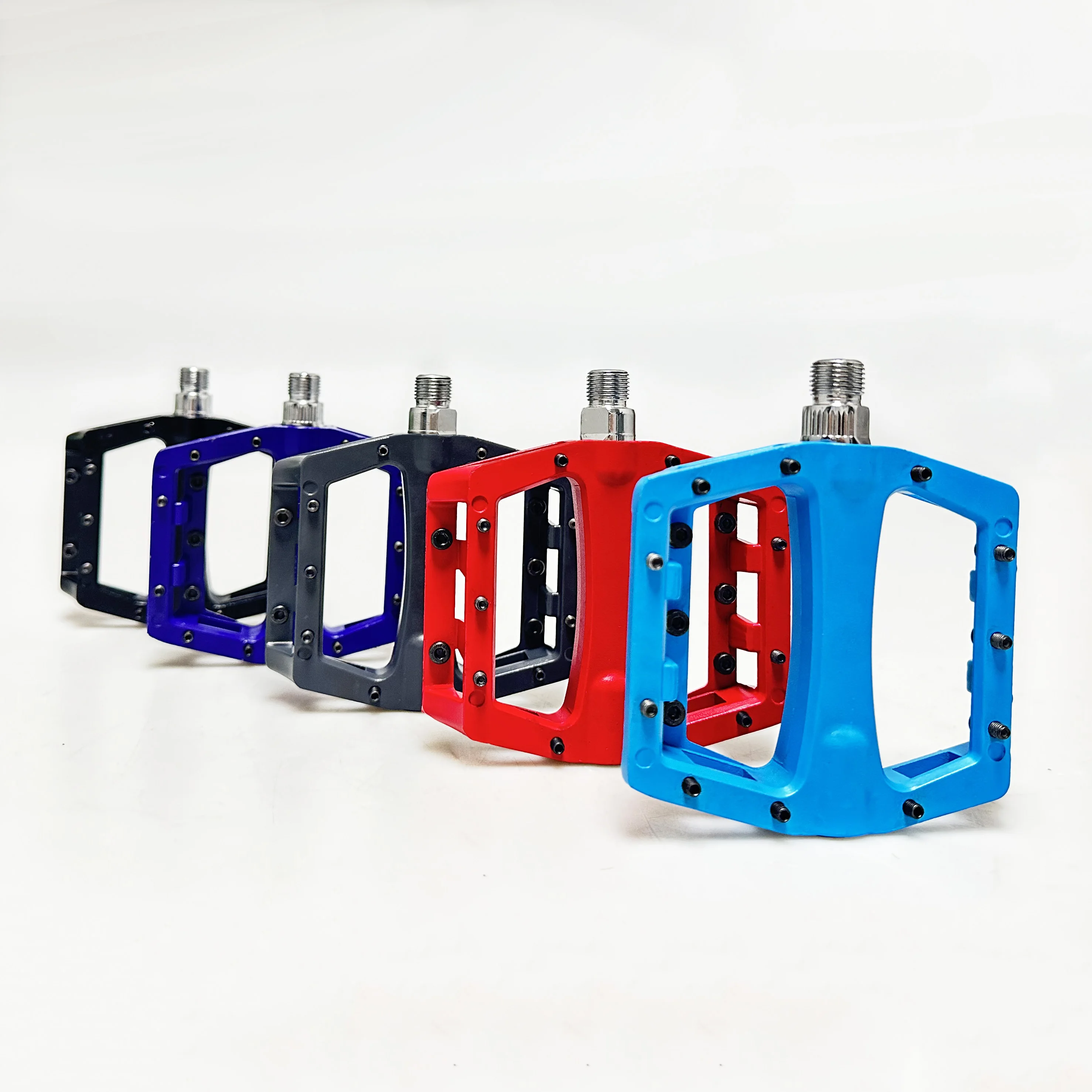 Aluminum Alloy Bike Pedals Wide Platform With Replaceable Steel Pins