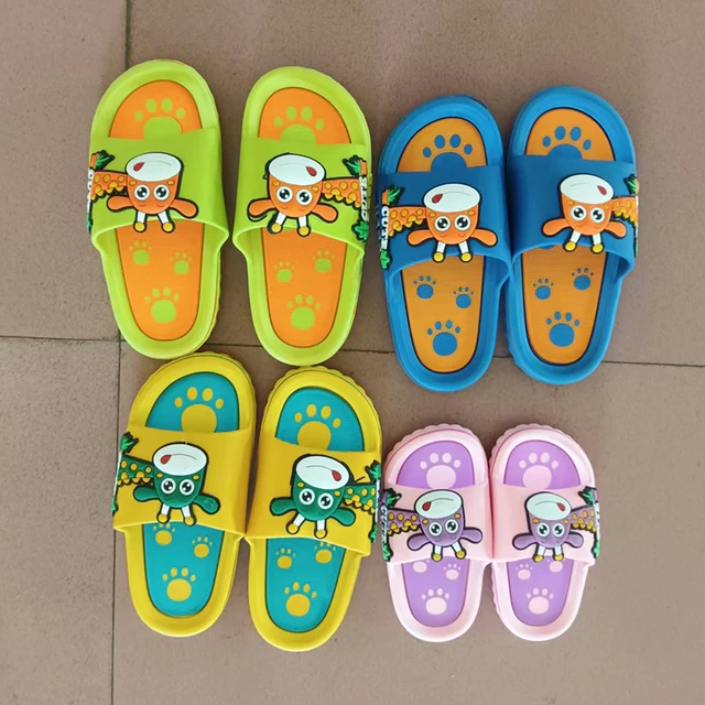 Factory Clearance Price New Giraffe Cartoon Children's Shoes Anti slip Soft Sole PVC Fashion Baby Outwear Children's Slippers