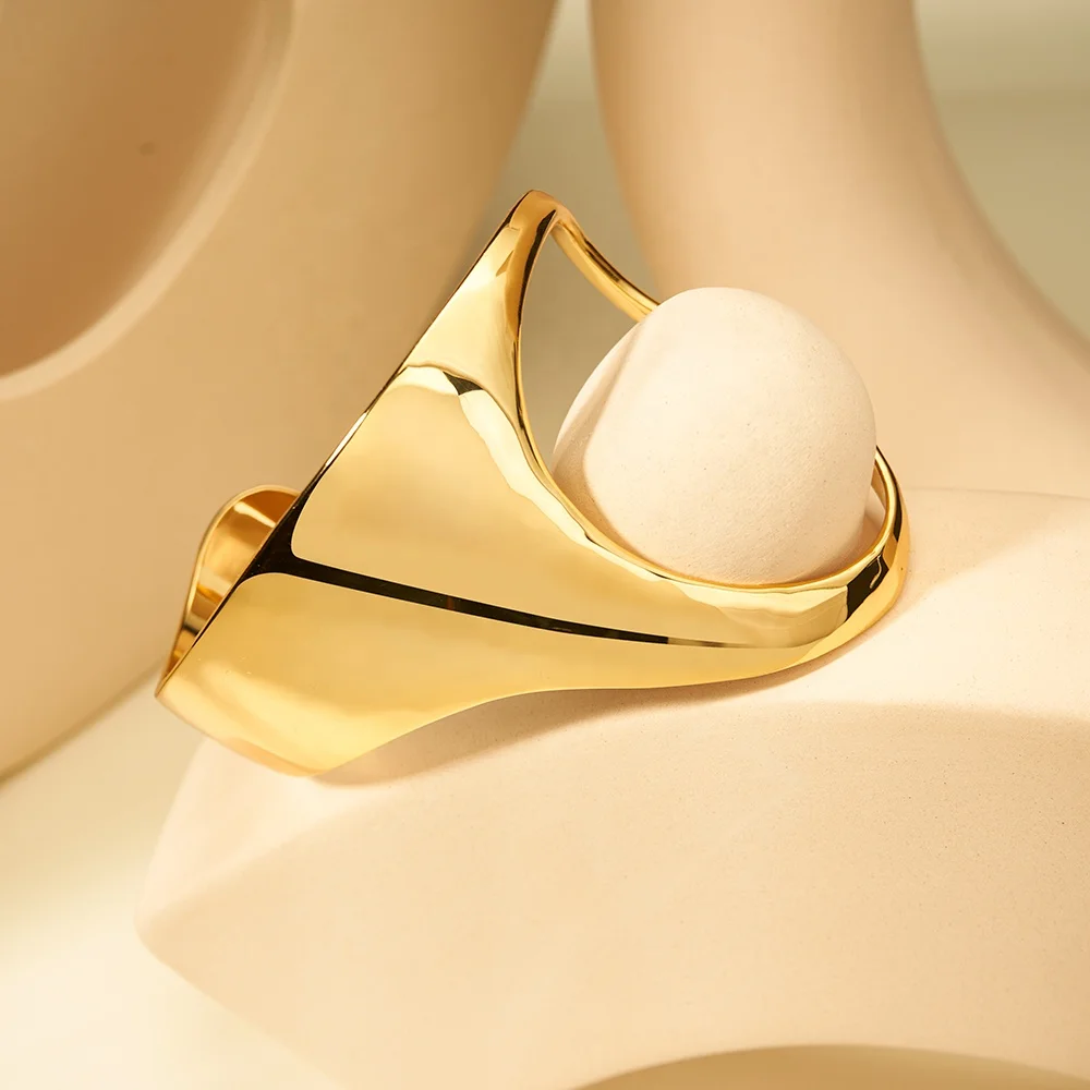 Original Design 18k Gold Plated Brass Jewelry Geometric Solid Curved