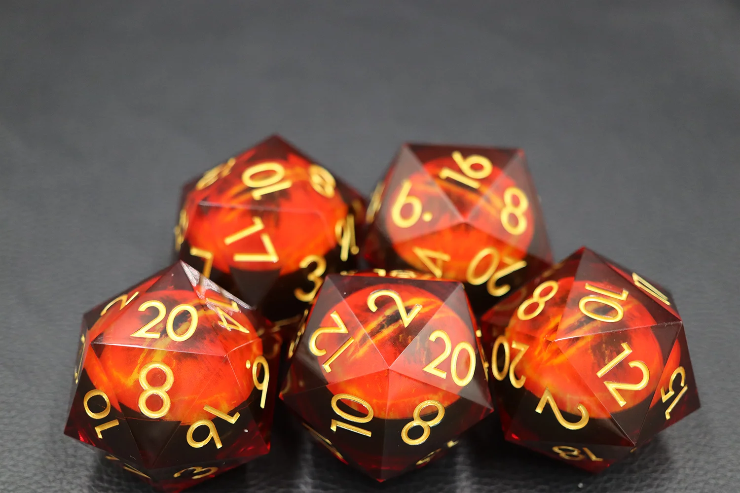 Yushun D20 Jumbo 50mm Resin Polyhedral Dice Sharp Edge Moving Dragon Eye Design manufacture