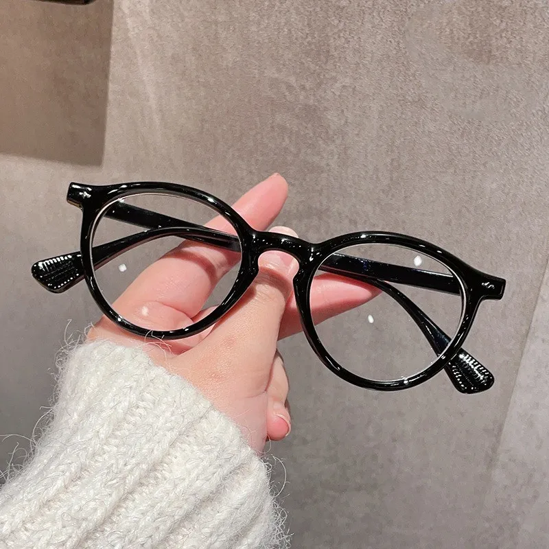 2024 Latest Design Vintage Spectacle Frames INS Rivet Retro Men Round  Optical Frames Plastic Eyeglasses