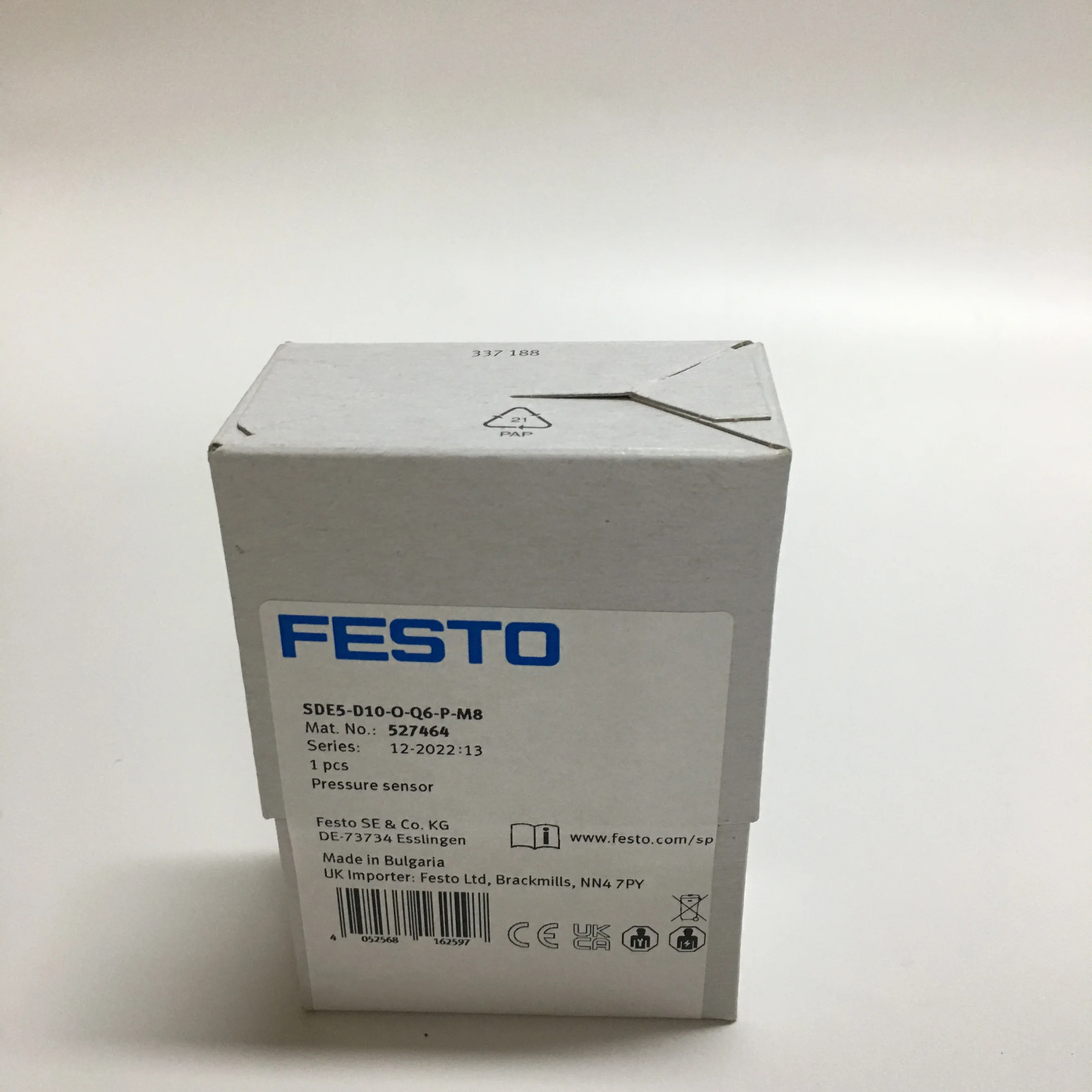 Festo Pressure sensor SDE5-D10-O-Q6-P-M8 Festo Pressure sensor SDE5-D10-O-Q6-P-M8