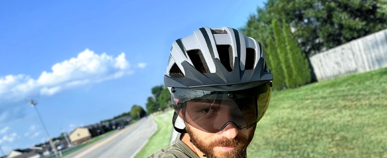 bicycle helmets (3).jpg