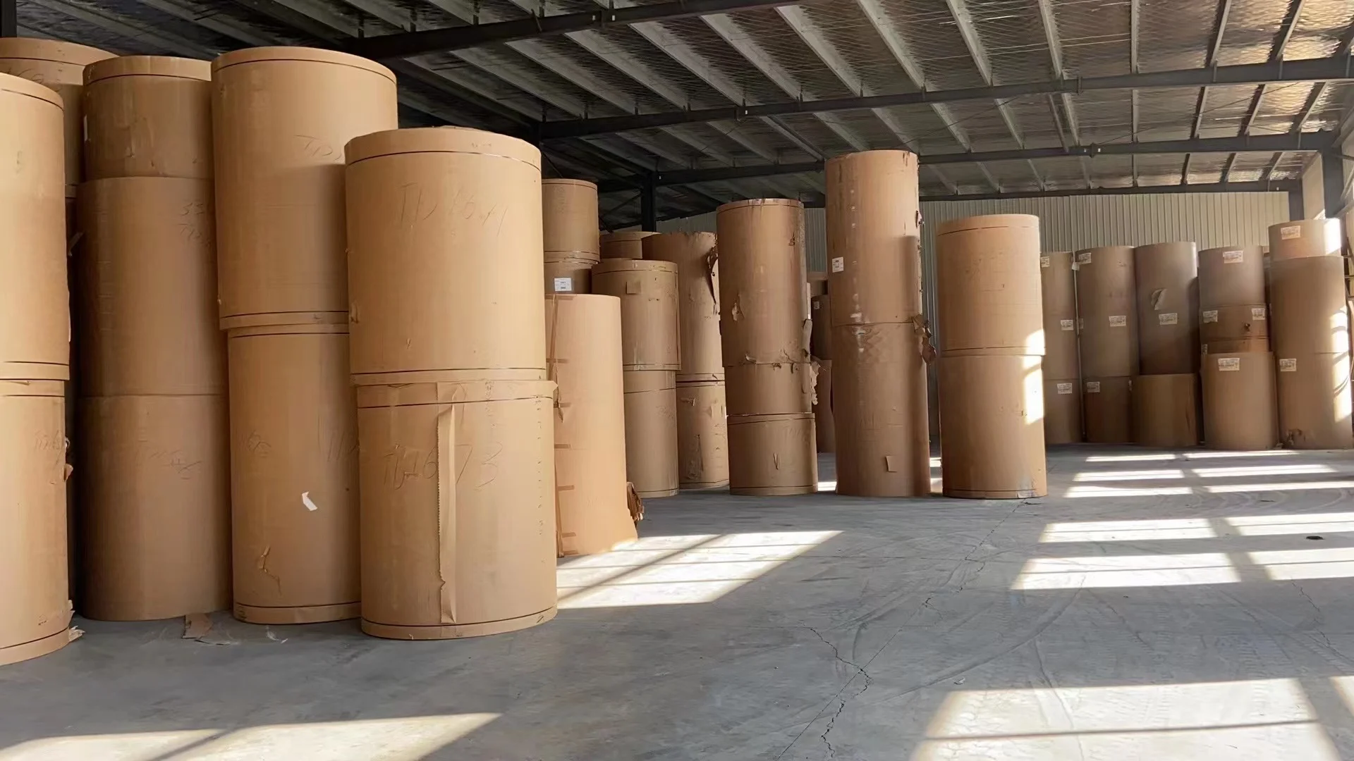 Factory Price Per Ton Customized Recycled Materials Roll Kraft Paper