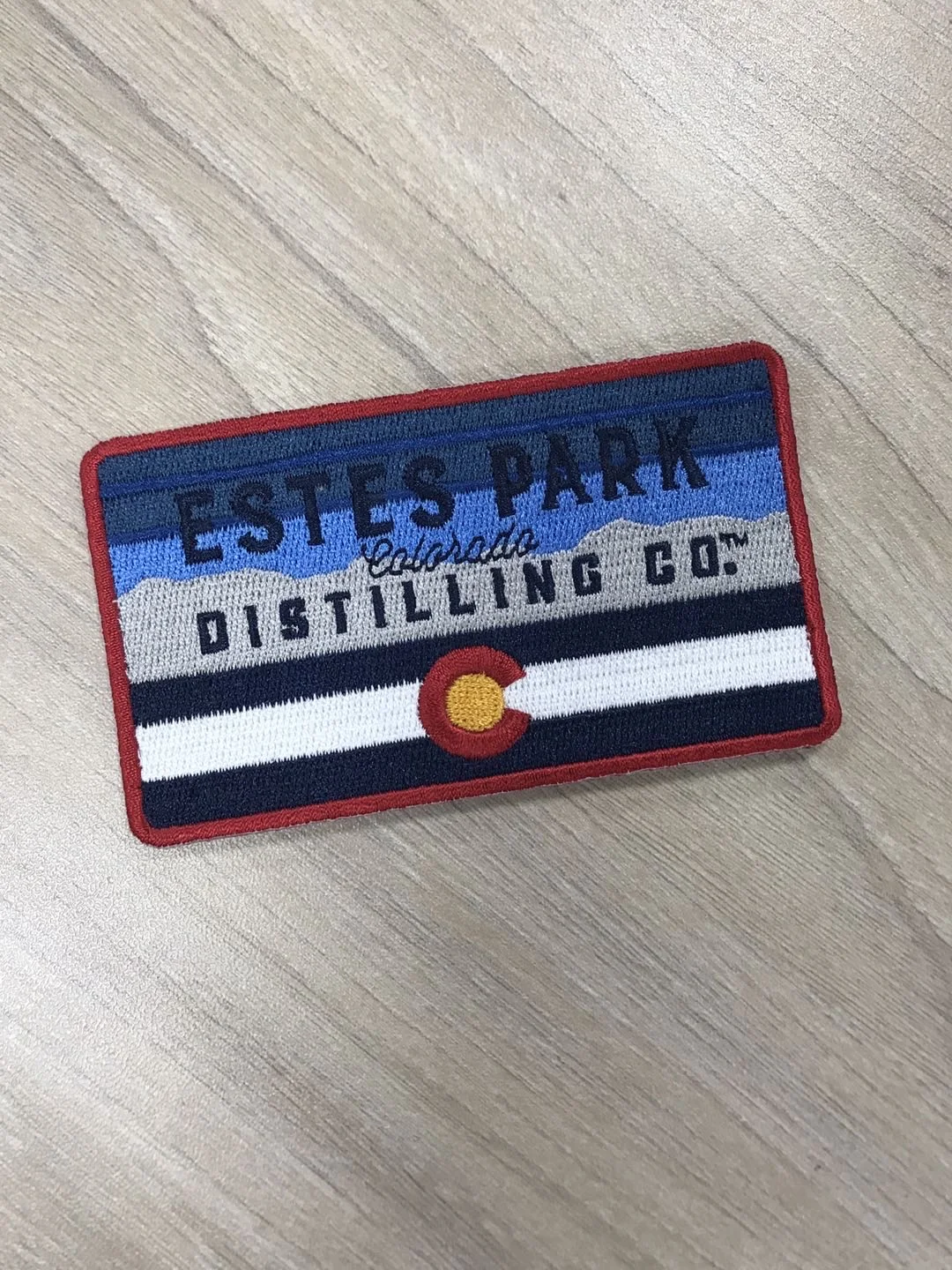 Custom Polyester Embroidered Patches Iron-on Backing Embroidery Patches for Clothing