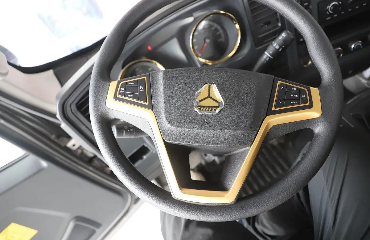 2024 Howo 4.2 m 151 HP 3280 Wheelbase Single-row 4X2 Sinotruck Light Cargo Truck in China for Transporting