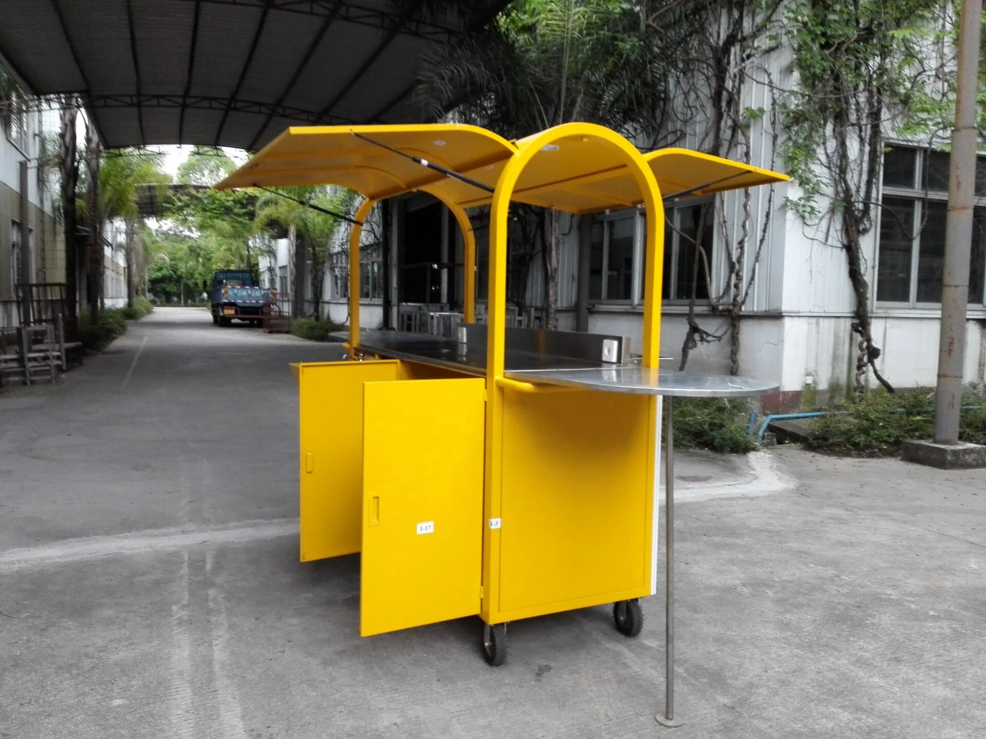 رائجة البيع أثاث خارجي جودة عالية تصميم حسب الطلب الصلب المحمول عربة الوجبات السريعة الغذاء كشك الغذاء مقطورة