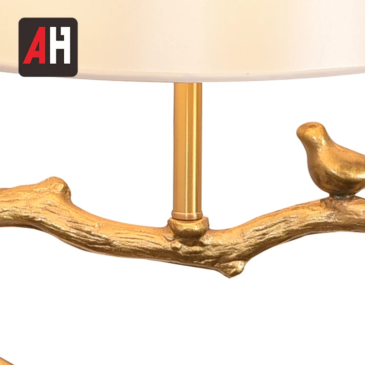 
 Украшение для отеля, Современная прикроватная тумбочка для спальни, Мраморная основа, латунная тканевая крышка, прикроватная современная настольная лампа  