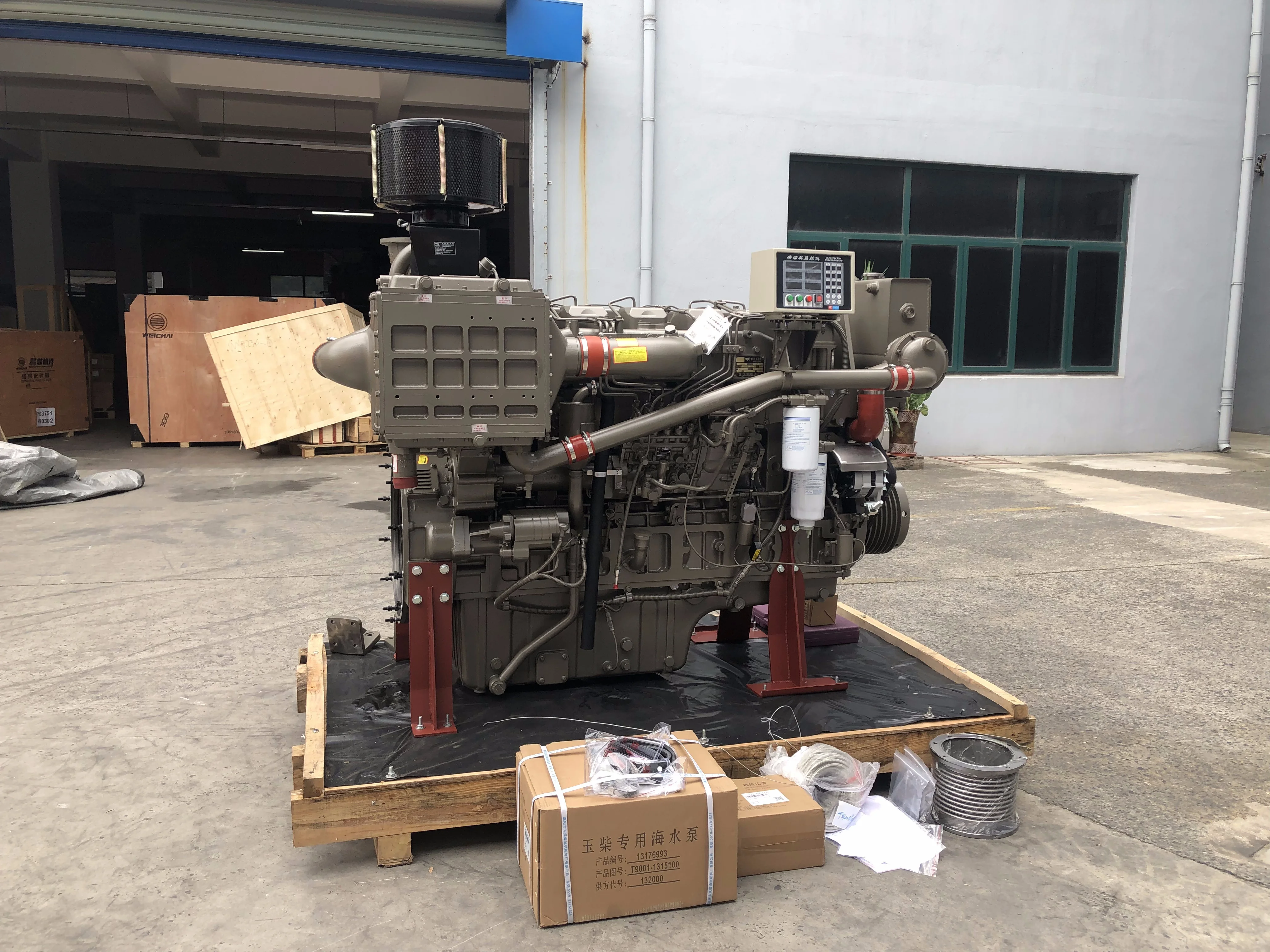 高性能540hp YuchaiYC6Tシリーズ6気筒YC6T540C船舶用ディーゼル