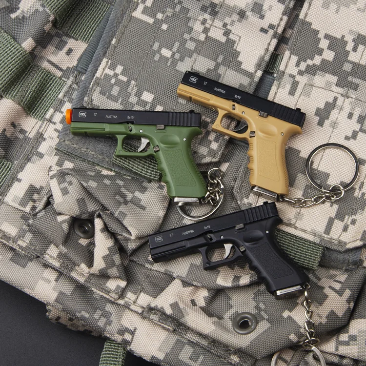 Shell Ejecting Gun Keychain 7cm Mini Gun Keychain Toy 70mm G17 Pistol Model  High Quality Miniature Gun Key Chain for Kids Gift