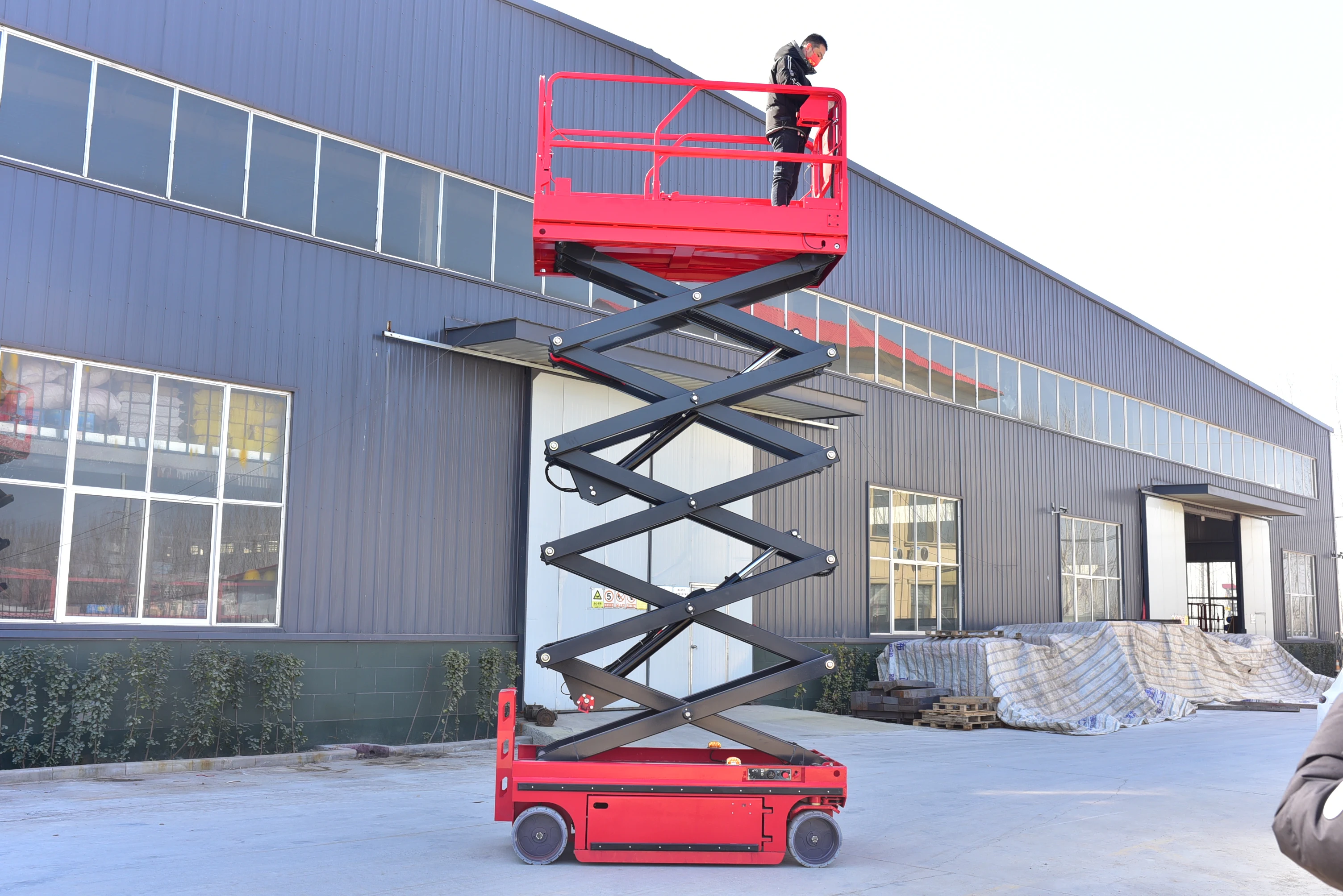 2023 New arrive 10 m 12 m Self-Propelled mobile Elevated Hydraulic Scissor jack lift table for aerial work