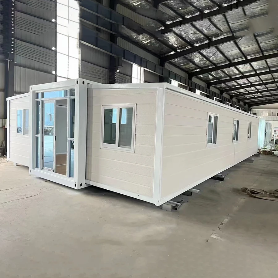 Luxury Custom Modular Homes Extendable Prefabricated House 20Ft 40Ft 3 Bedrooms and Living Room Container House Customized
