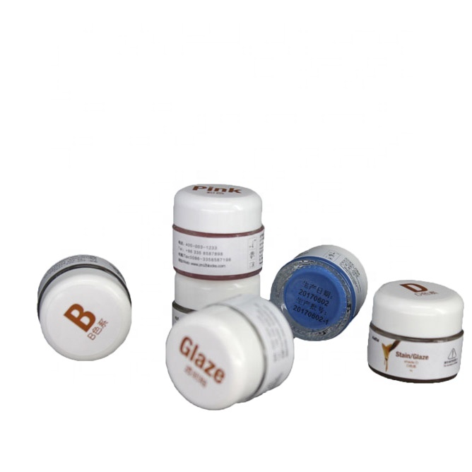 
 Удобная в использовании паста для удаления пятен и остекления зубов  