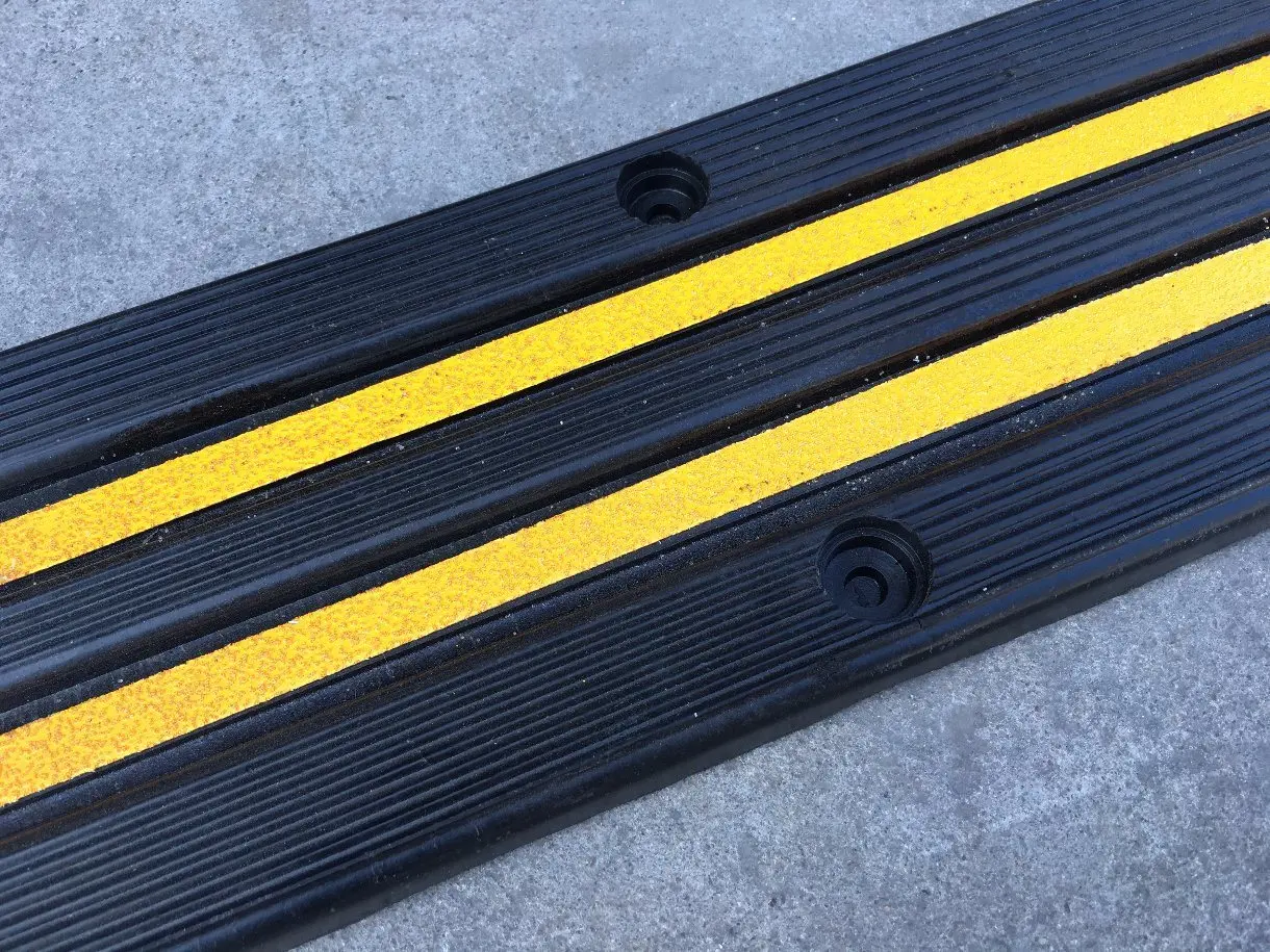 Durable 100% Recycled Solid Rubber Black Reflective Wall Bumper Dock Bumper Guard Protector for Parking Garage Safety details