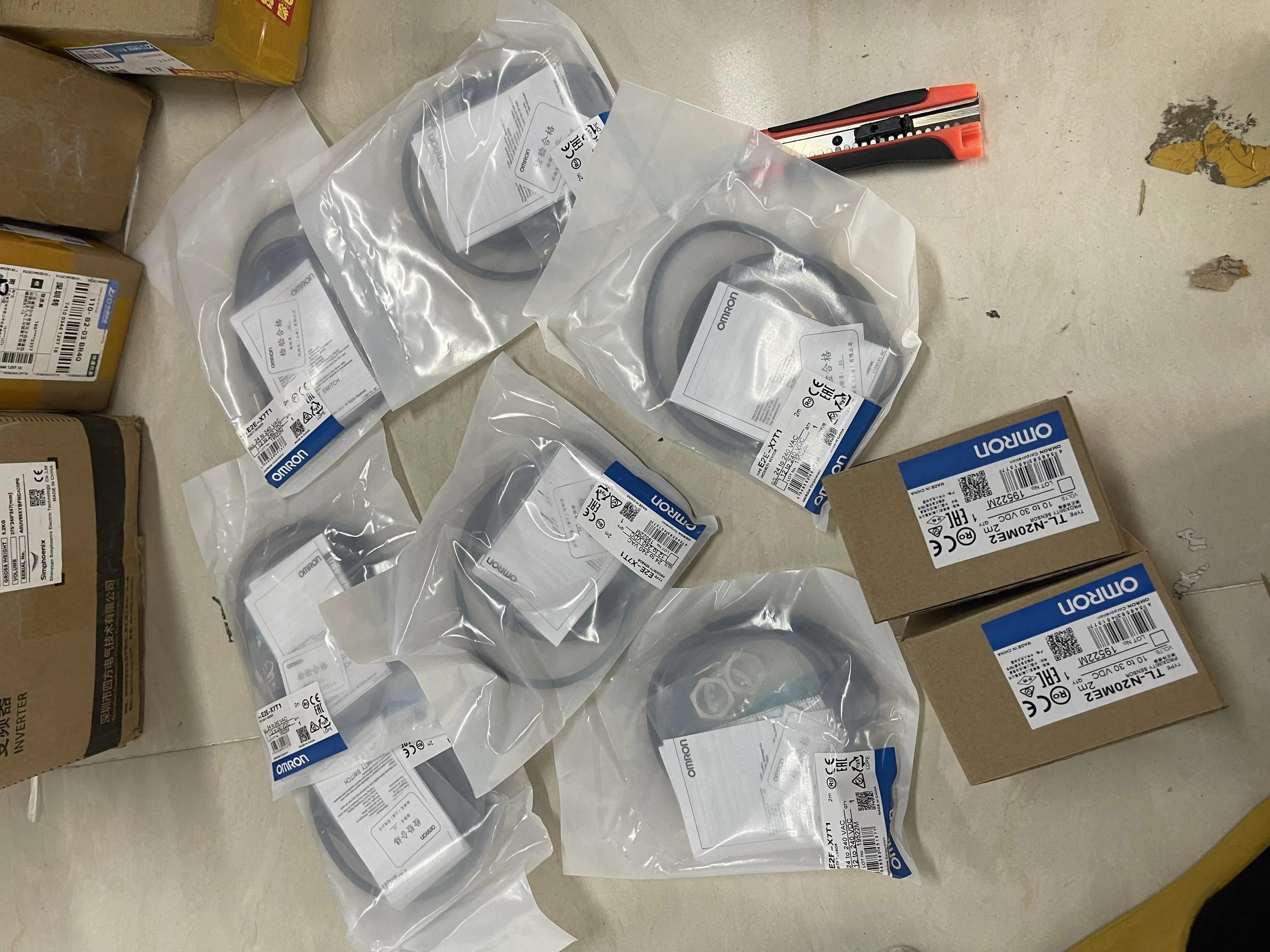 Omron Proximity Sensor TL-N20ME2, E2E-X7T1