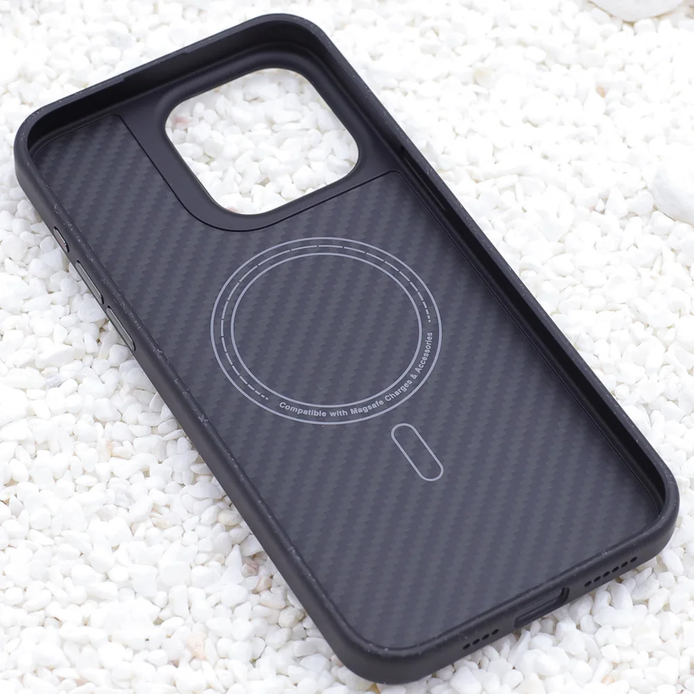 Armed carbon fibre tpu phone case with Fashionable atmospheric simple lightweight anti fall  For Iphone 16 15 14 13 promax manufacture