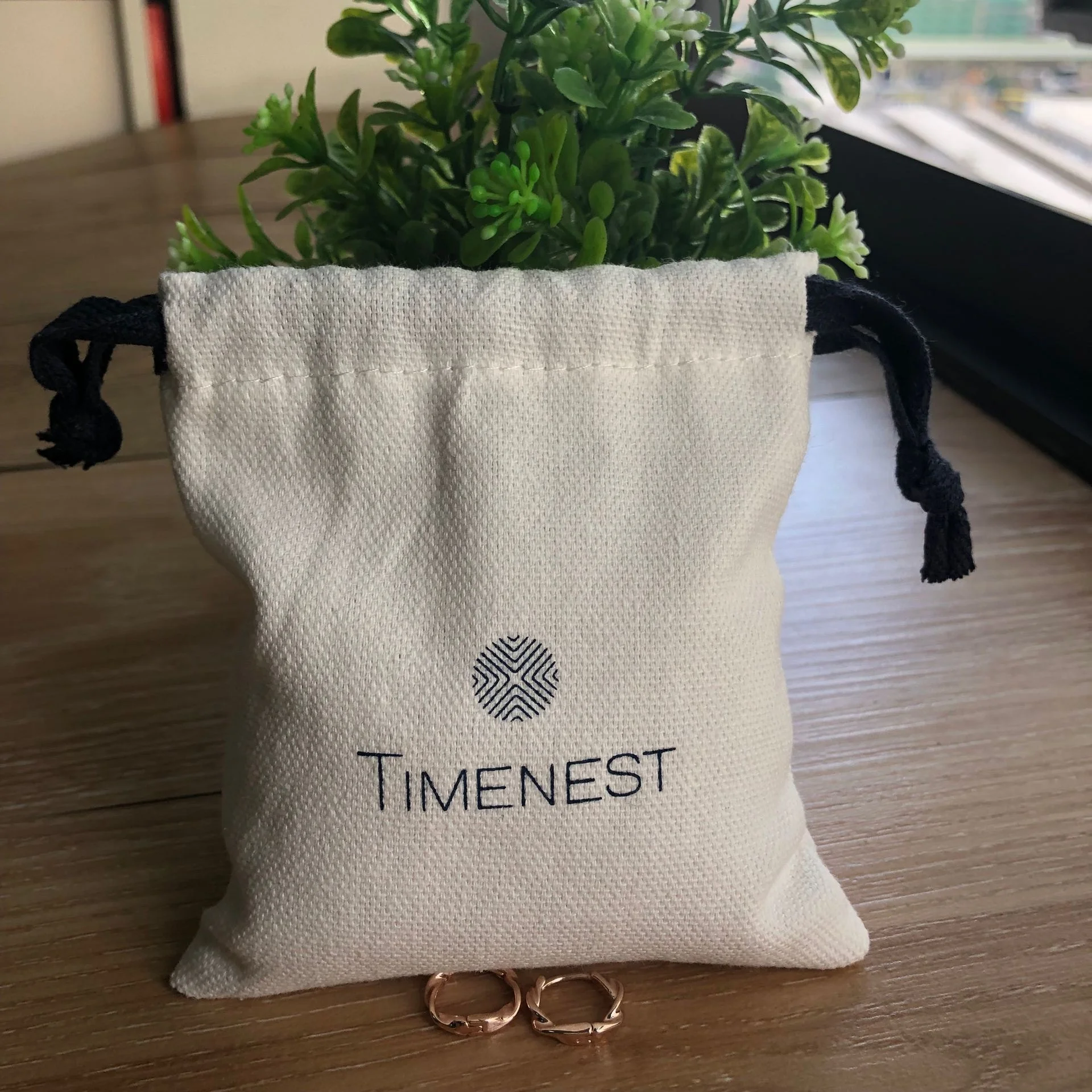 nbeads 100 Stück Jute Geschenktüten Kordelzug Säckchen Taschen Jute Säcke Schmuck Beutel Geschenkverpackung Beutel Für Ostern Hochzeit Gunsten Geschenke Verpackung und DIY Handwerk, 13,5×9,5 cm