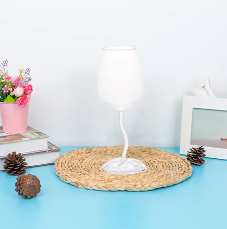 Wholesale Customized Colored Wine Glass Wine Champagne Cocktail Glass Cups With Unique Bottom
