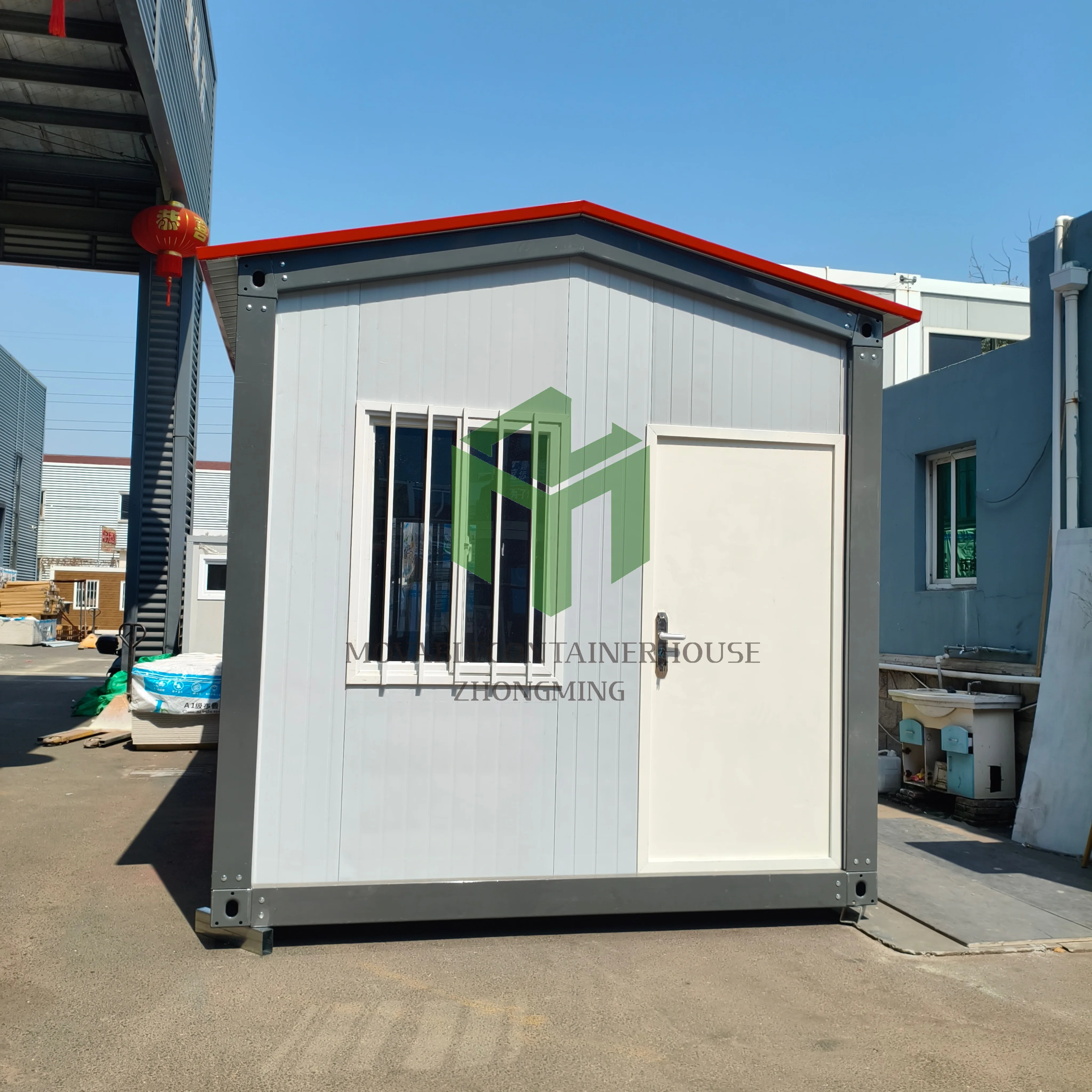 conteneur modulaire préfabriqué de 20ft et 40ft pour bureau, ferme, salle de bain, cuisine, chambre, atelier avec toit triangulaire