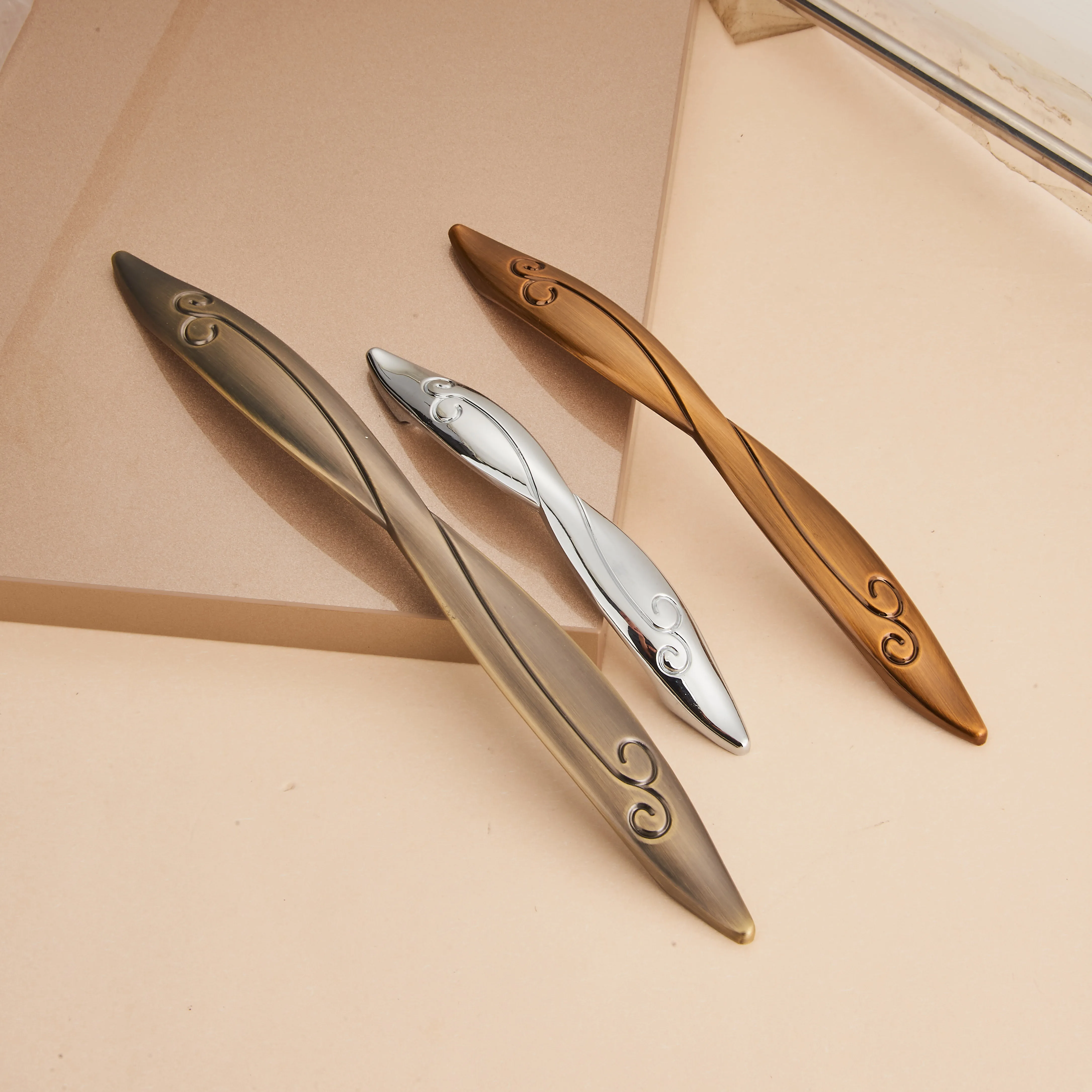 Akada Unique Design Furniture Handle Pulls Bedroom Wardrobe Pulls Drawer Furniture Cabinet Door Handles