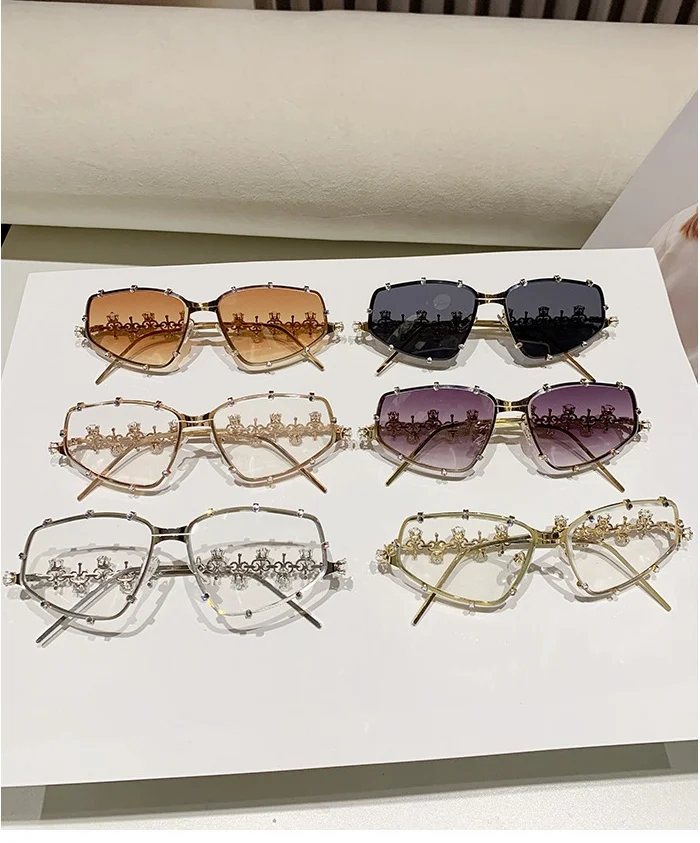 Y2K Gold UV400 Sunglasses: Diamond-Encrusted Fashion