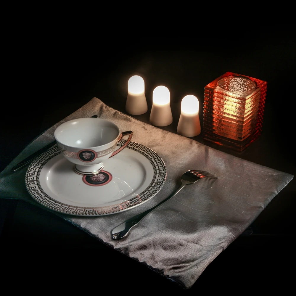 4 Pcs Cordless Linkable Inductive Rechargeable LED Candle Flicker Tealight Candles for Home Hotel bar Decoration