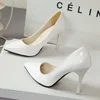 Bianco con fondo rosso 7 cm