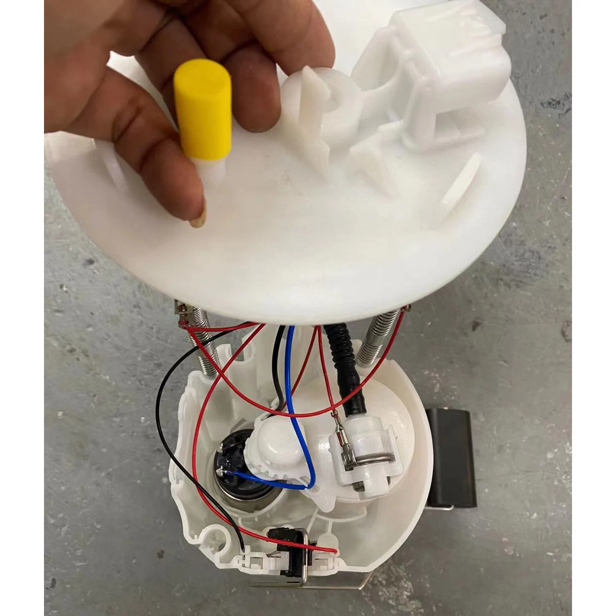 Fuel Pump Module Assembly 13503672 13586317 13577231 13579908 13579885 for Chevrolet Cruze Astra Wagon 1.4-1.8L