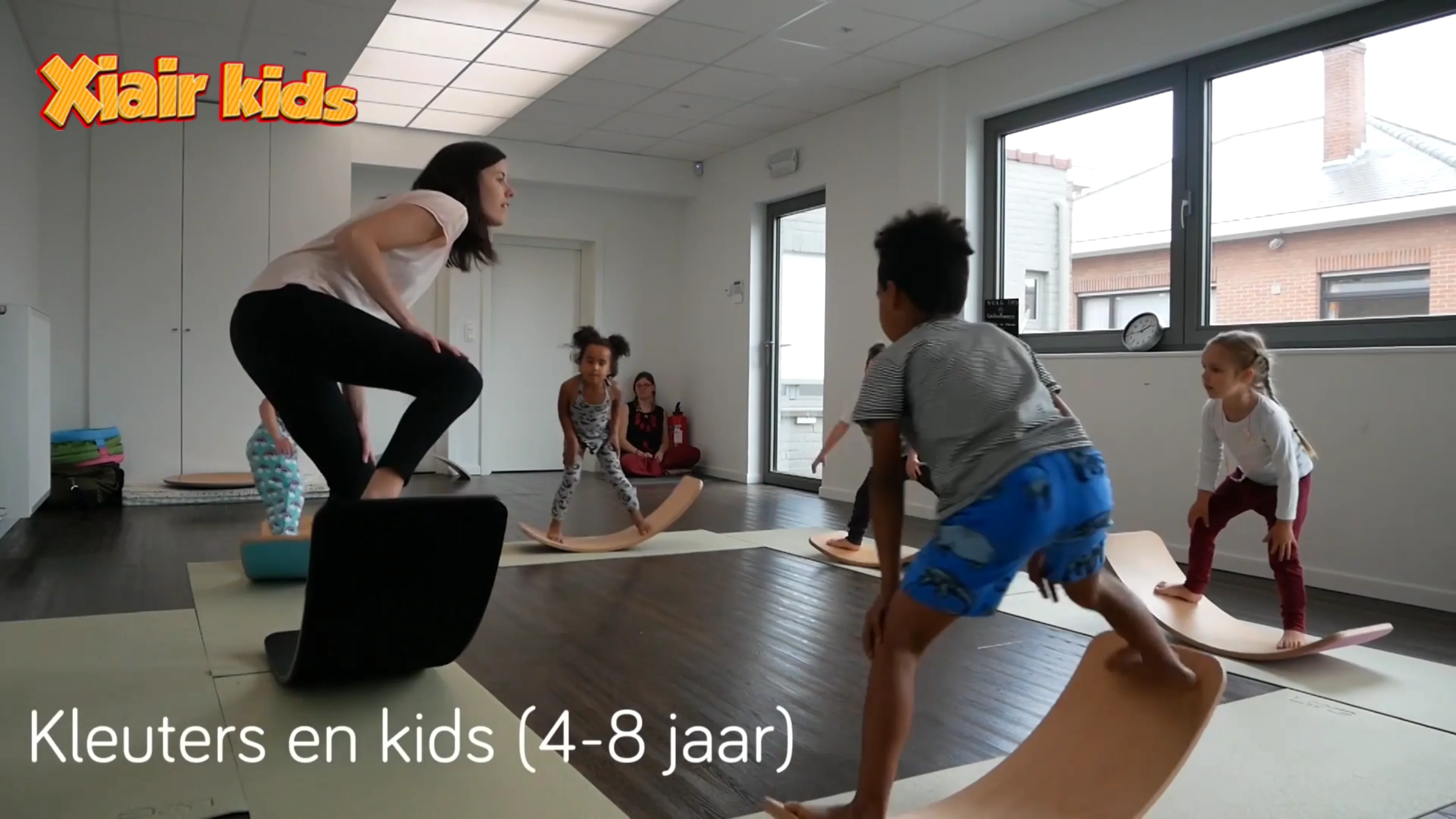 Xiair Montessori Wooden Rocker Wobble Curvy Balance Board Horse Trainer