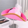 Cappello rosa con finiture dorate + piume bianche