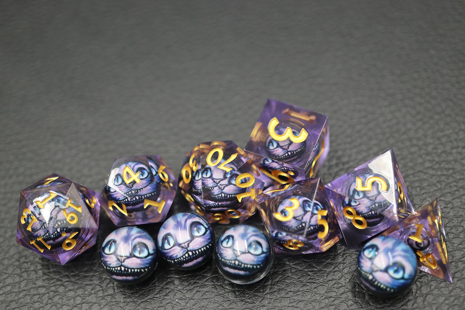Wholesale Bulk 7Pcs Polyhedral Purple Cat Face Dice Set Transparent Resin with Gold Number D4-D20 Sharp Edge manufacture