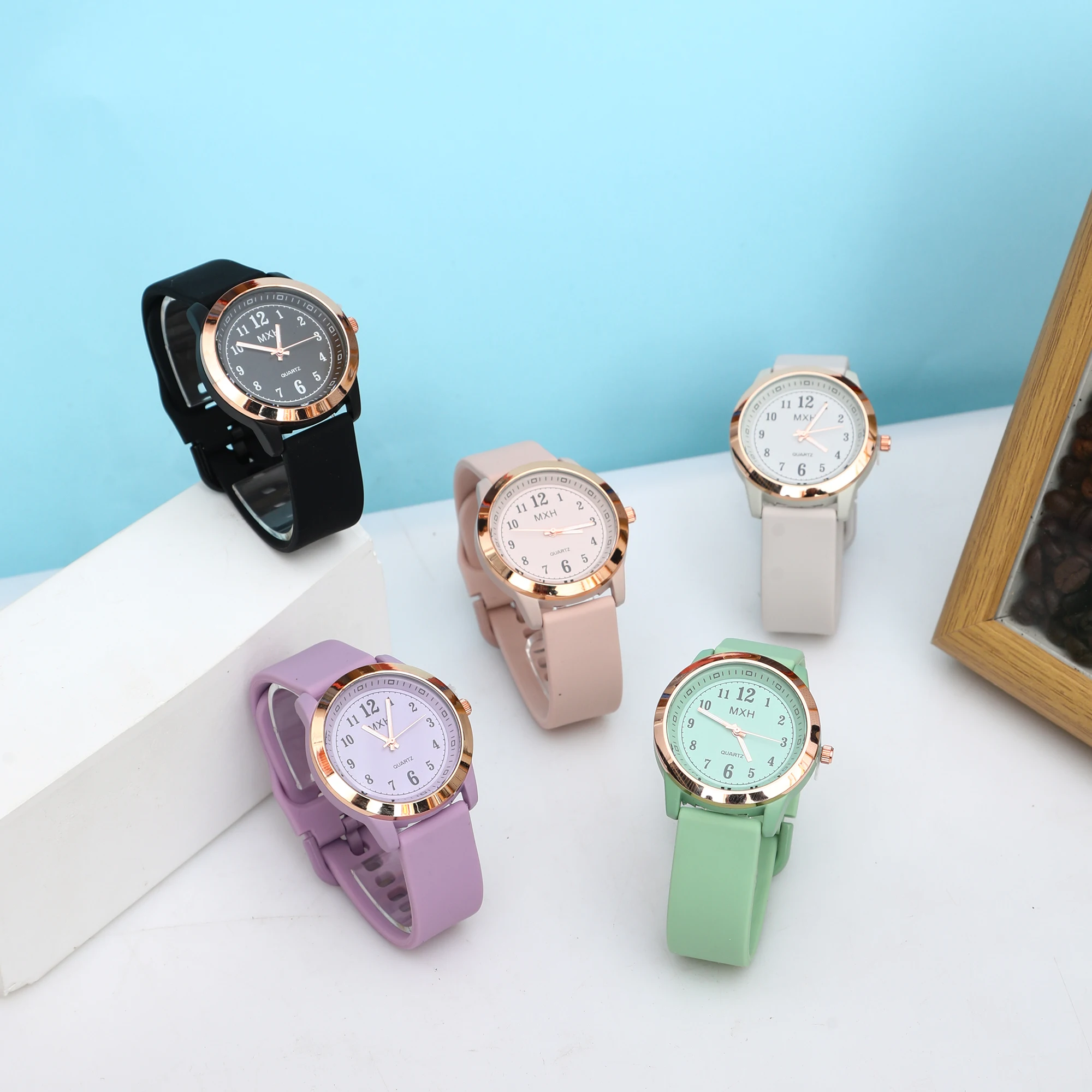 Women's Watches New Dizain Watch Girl GOLD Simple Design