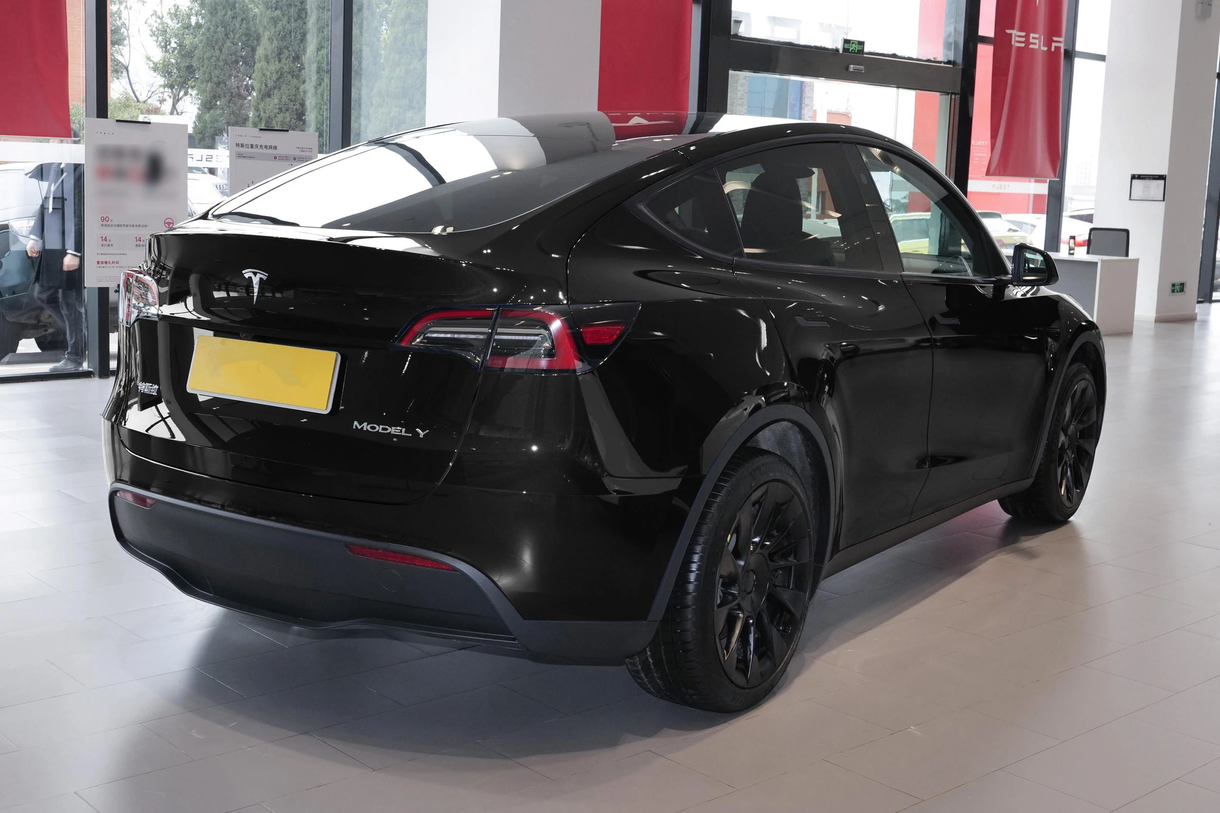  Tesla Model Y SUV EV details