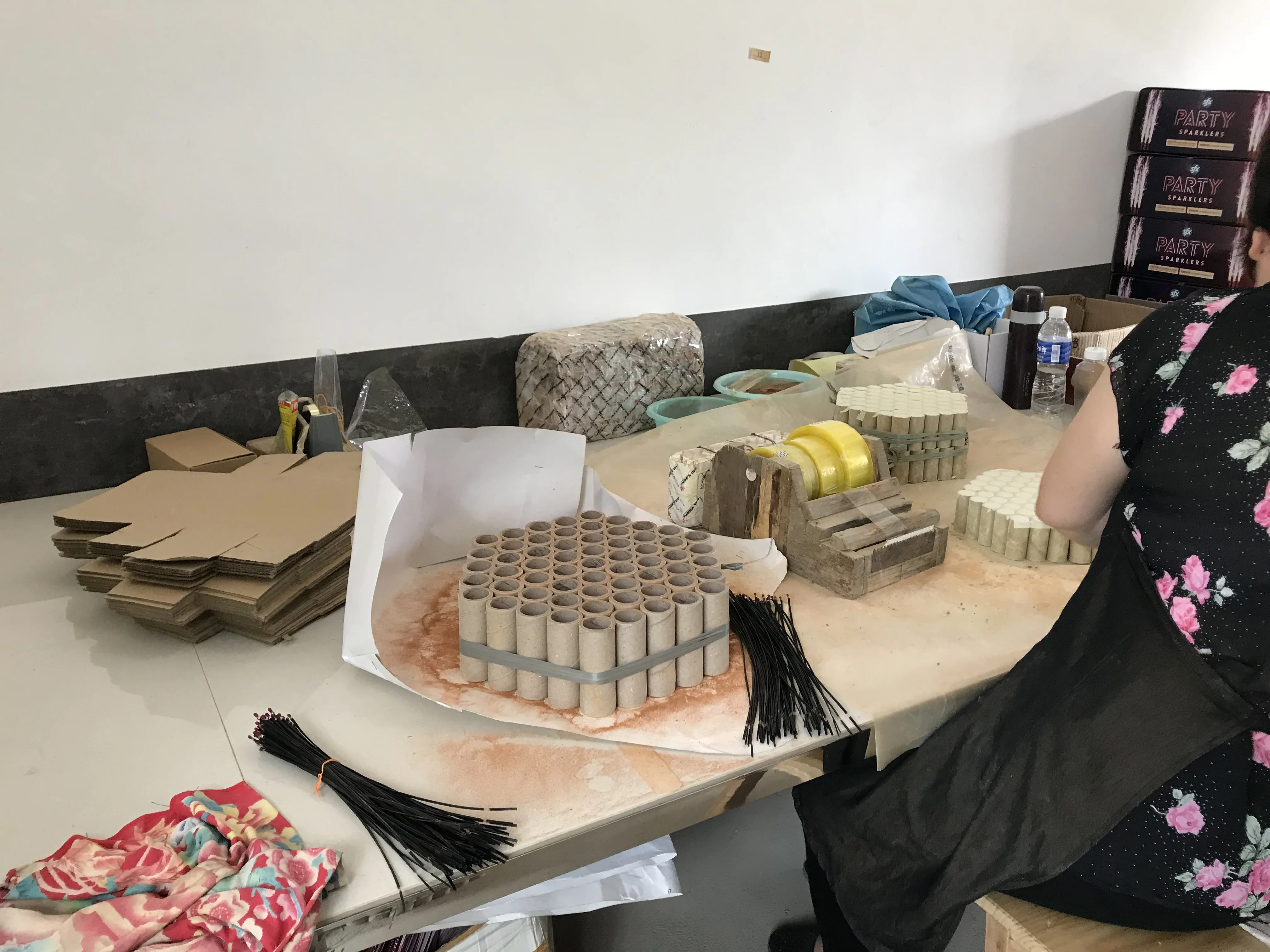 Happiness Indoor Stage Cold Pyro Ice Fountain Fireworks For Wedding