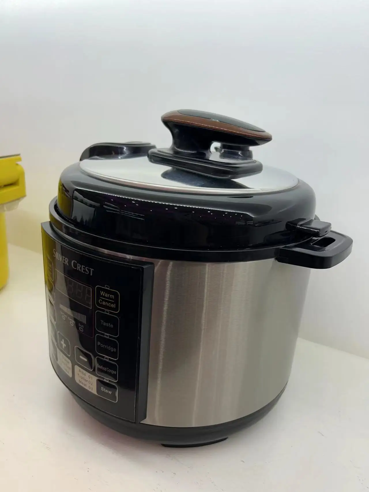 Pentola a pressione elettrica multifunzione SilverCrest da Lidl: in