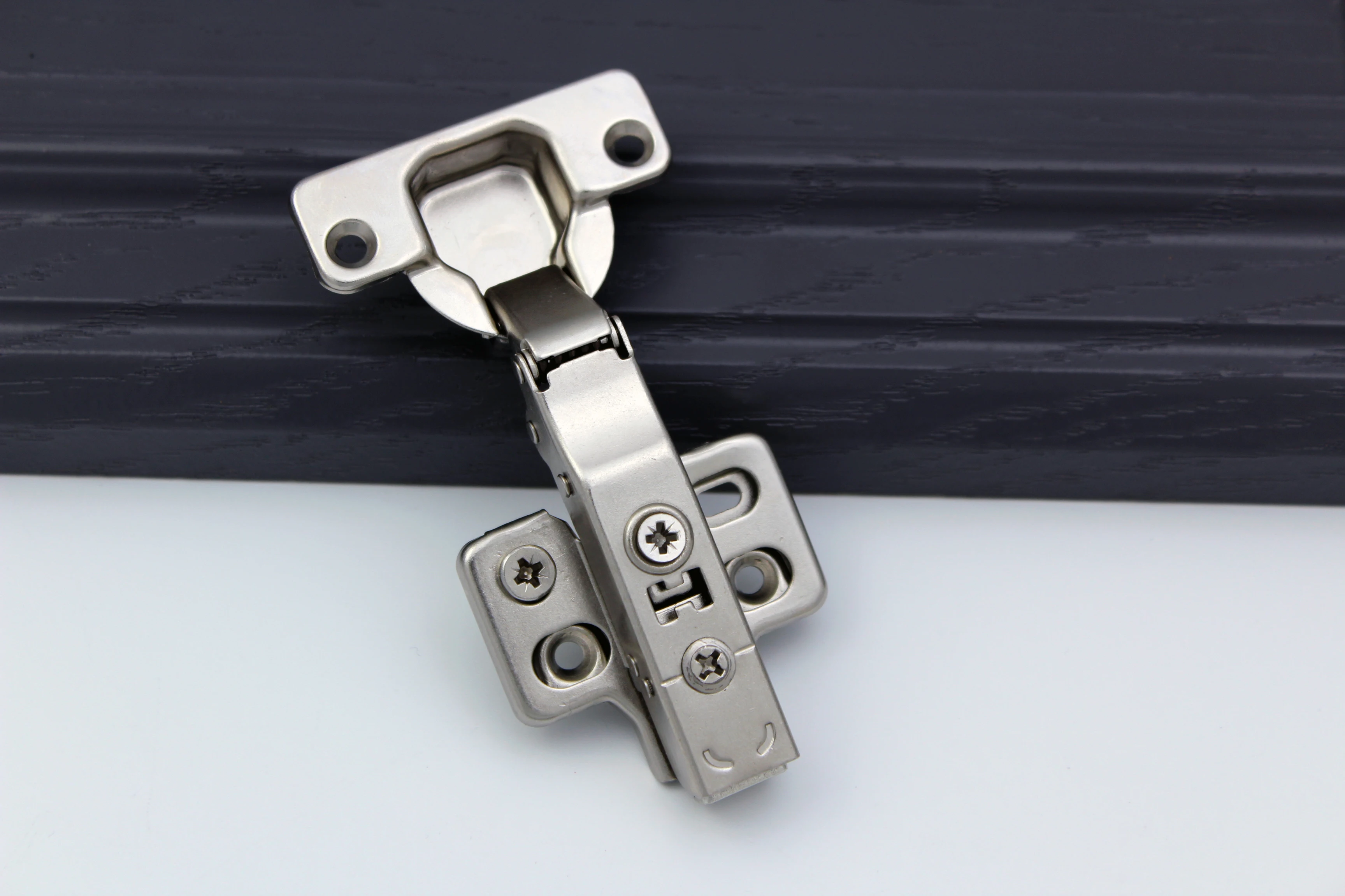 Good sell clip on type furniture door hinge with 35mm hinge cup and soft closing